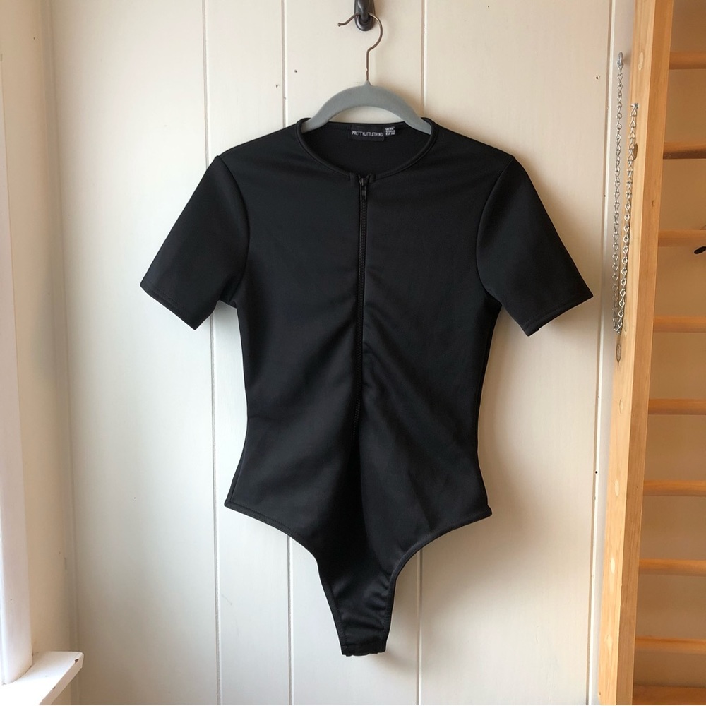 *PRETTYLITTLETHING Black S/S Zip Up Women’s Bodysuit Size 6 US